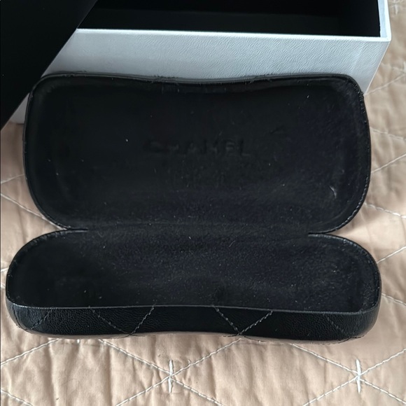 Chanel Black Hard Glasses case - Picture 3 of 3